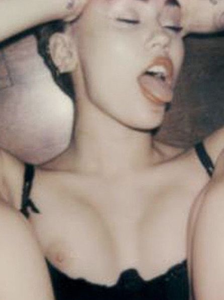 Naked Pics Of Miley Cyrus