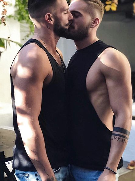 Hot Sexy Teen Boys Gay Kissing