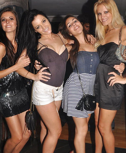Hot Chicks Party Photo