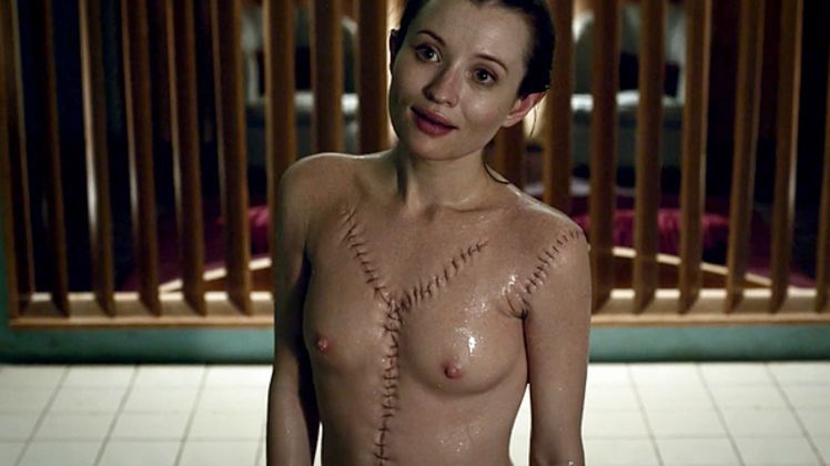 Emily Browning Sexy Pics