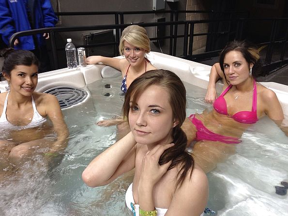 Pics Women Hot Tubs