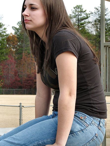 Teen Girls In Tight Jeans