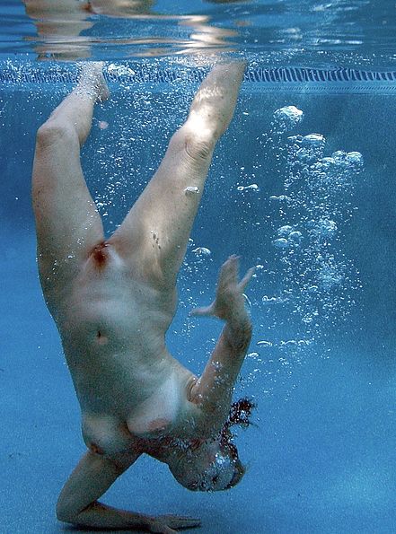 Wives Nude Underwater