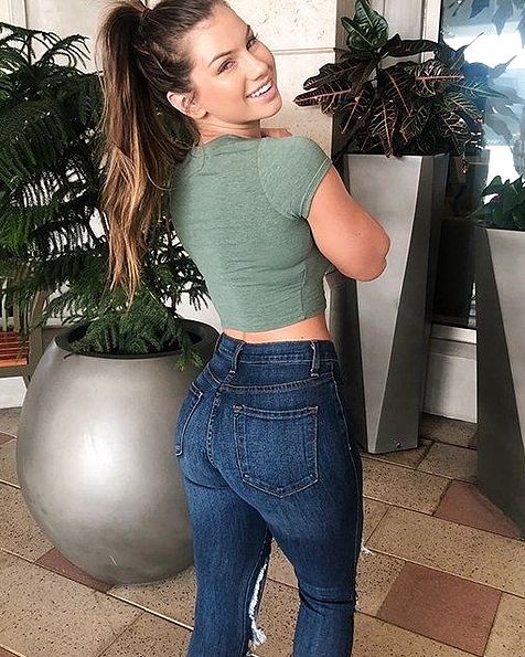Sexy Moms Bent Over In Tite Blue Jeans