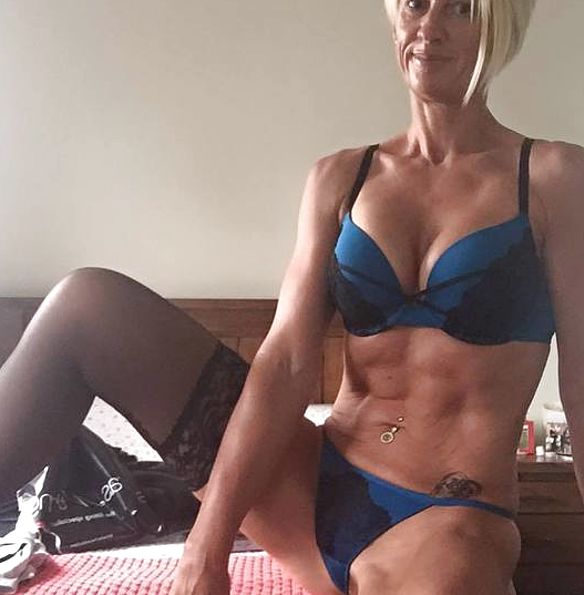 Sexy Moms With Flat Abs