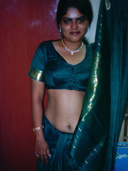 Busty Indian Housewives In Saree Pictures
